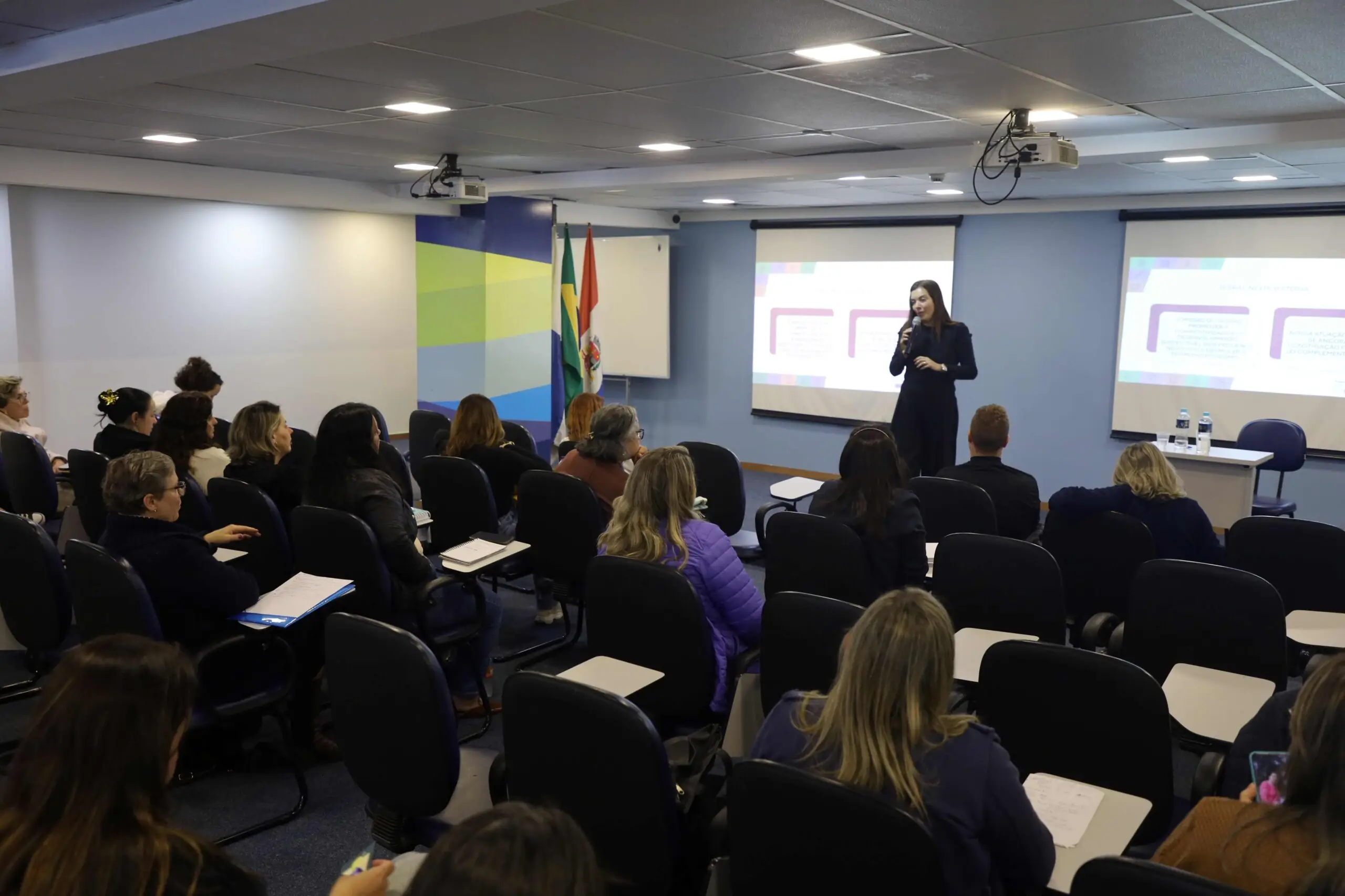 Secretaria de Educação promove capacitação com Sebrae para diretores escolares da Rede Municipal