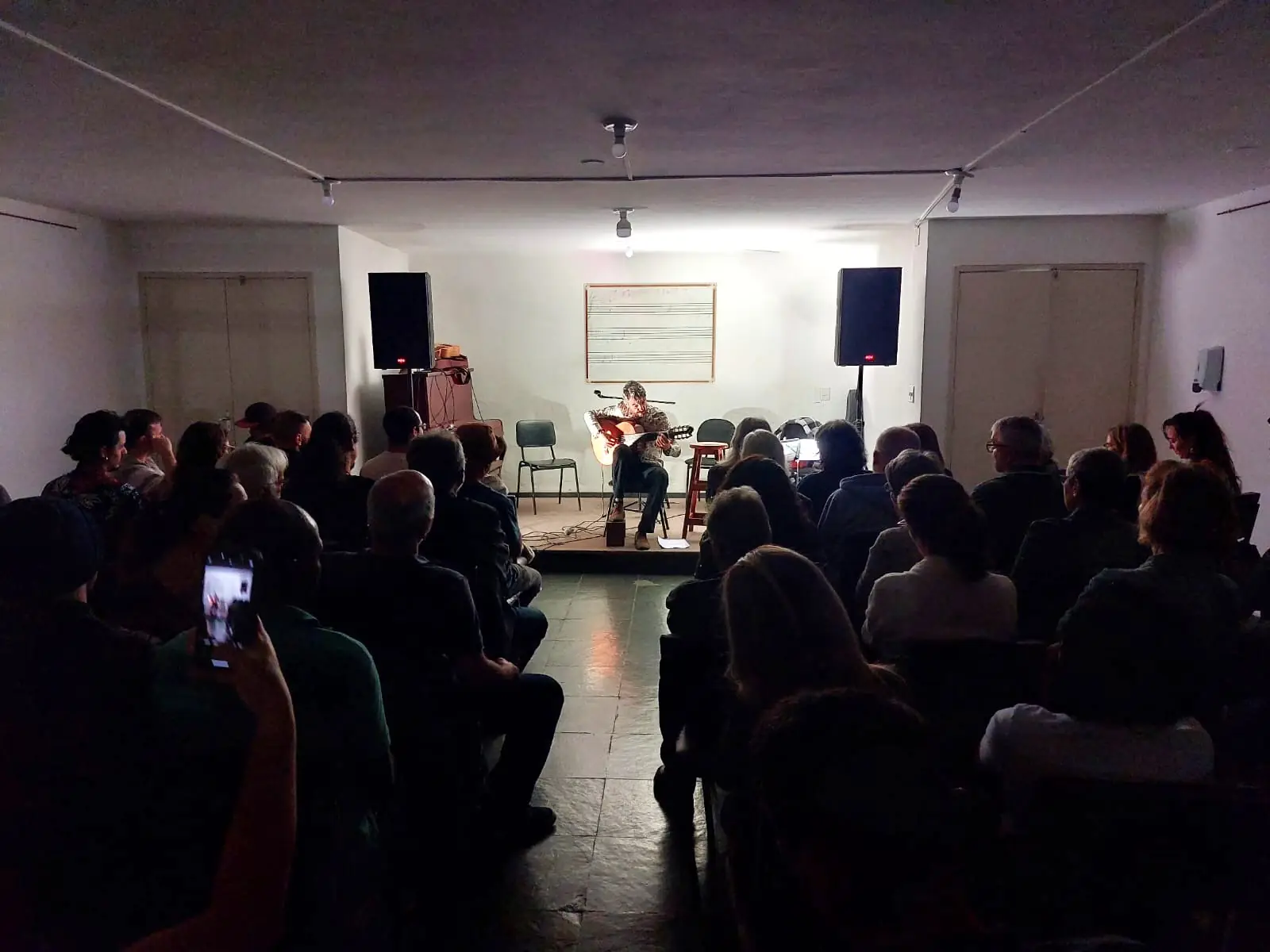 Professor da Escola Municipal de Música de Teresópolis brinda o público com Recital de Violão em seu 50º aniversário