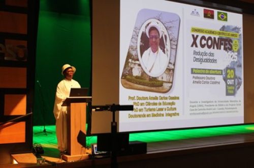 X Confeso é inaugurado com palestra da professora angolana Amelia Carlos Cazalma