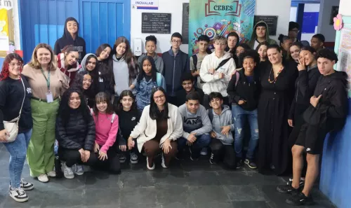 Alunos do 9º ano do CEBES participam da Feira das Profissões