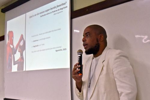 Curso de Pedagogia debate identidade e representatividade com foco em super-heróis negros
