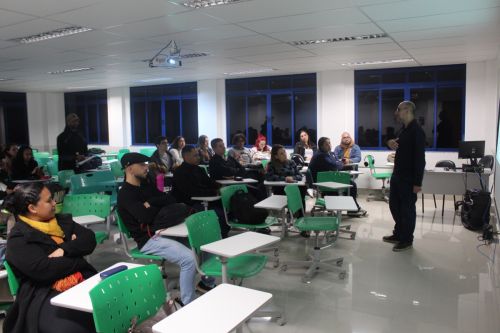 Alunos de Farmácia Ampliam Horizontes Profissionais no X Confeso