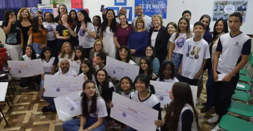 <strong>Escola Municipal Manoel Medeiros Sobrinho</strong>: Cerimônia de Premiação do 4º Concurso de Redação e Desenho e Celebração de 5 Medalhas na OLITEF