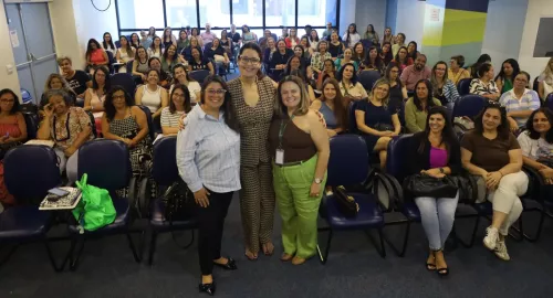 Diretores de Escolas Municipais de Teresópolis Reúnem-se com a Juíza Marcela Assad para Debater Proteção Contra Violência Sexual