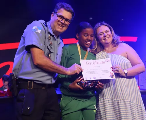 Mais de 800 Alunos da Rede Municipal e Privada de Teresópolis Concluem Programa Educacional Antidrogas