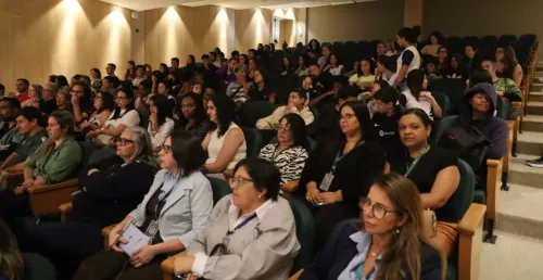 Estudantes da Rede Municipal de Teresópolis prestigiam estreia de 'Rio de Clarice', filme rodado localmente e inspirado em Lispector