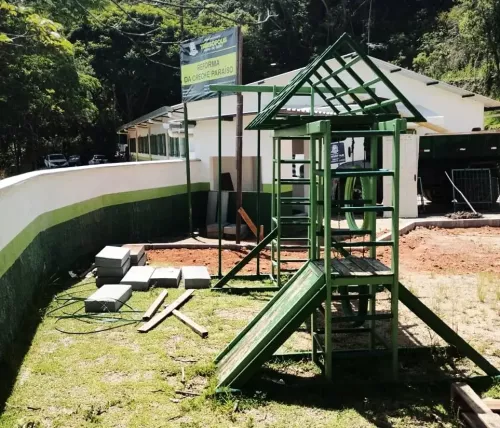 Creche Municipal Paraíso, em fase final de obras, recebe biodigestor para tratamento de esgoto em Teresópolis