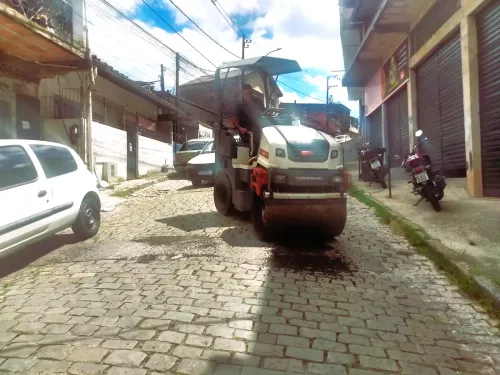 Prefeitura de Teresópolis intensifica obras de manutenção e tapa-buracos em diversos bairros