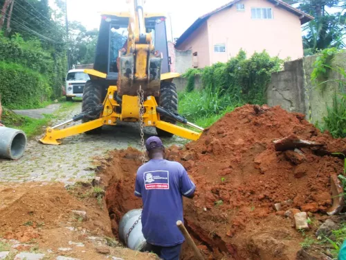 Teresópolis: Prefeitura Executa Obras de Pavimentação, Iluminação e Drenagem nos Bairros
