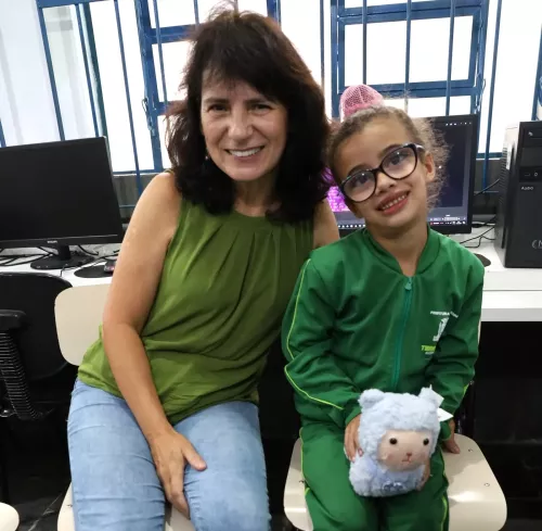 Professora da Rede Municipal de Teresópolis se destaca em premiação nacional de educação