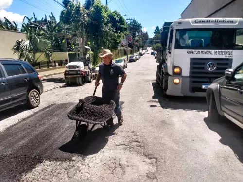 Teresópolis Acelera Reparos em Ruas e Iluminação Pública Após Chuvas Intensas
