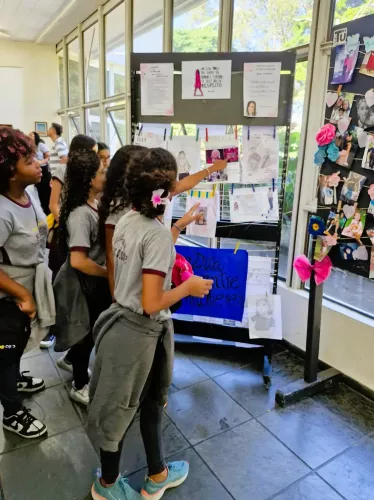 Estudantes do Novo Horizonte exploram arte e teatro na Casa de Cultura de Teresópolis