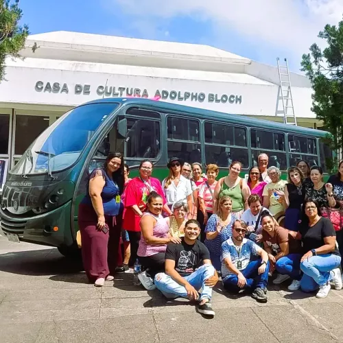 CRAS Alto leva usuárias para conhecerem a Casa de Cultura de Teresópolis