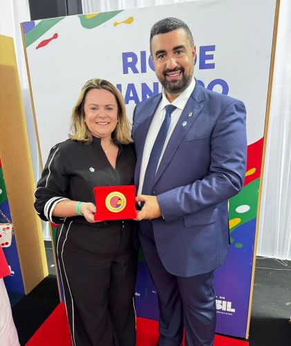 Prefeito Leonardo celebra em Brasília premiação do Selo Nacional Compromisso com a Alfabetização