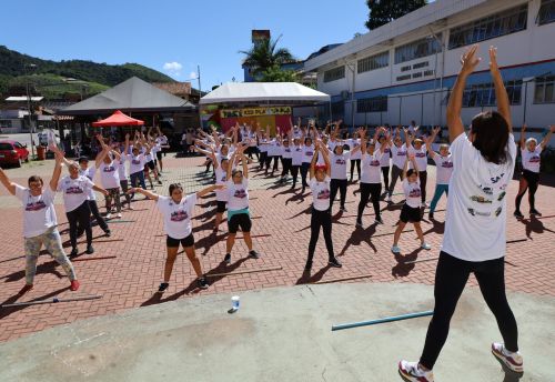 Movimento Delas finaliza celebrações do Mês da Mulher com atividades esportivas e serviços em Bonsucesso