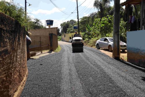 Prefeitura intensifica ações de asfaltamento no interior do município