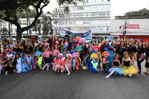 ‘Quem Dança é Mais Feliz’: dançarinos promovem belos espetáculos nas ruas de Teresópolis